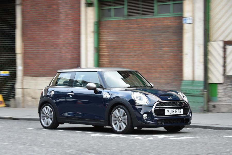  Mini Cooper S Seven 2016 года  (UK) (фото 25 из 30)